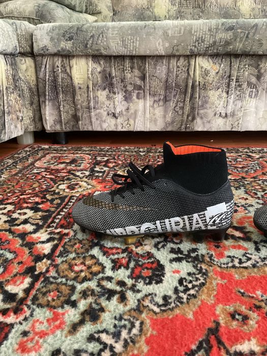 Бутсы от компании меркуриал