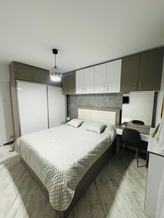 Proprietar - Apartament 3 camere decomandate (2 bai), Frumoasa