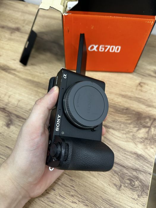 Продам свою Sony A6700 на гарантии
