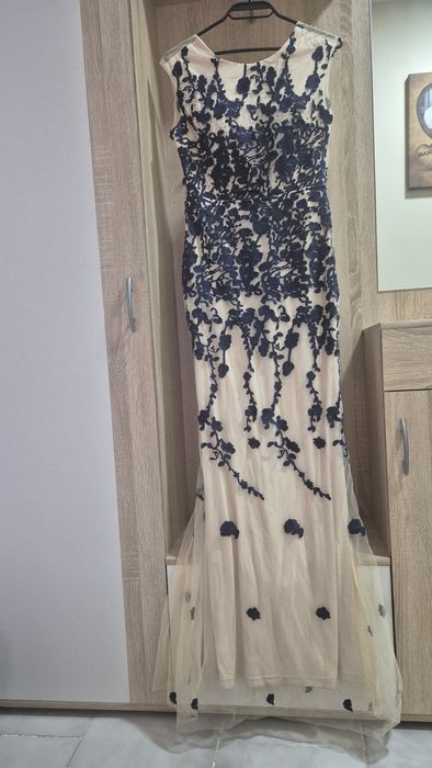 Дълга елегантна рокля