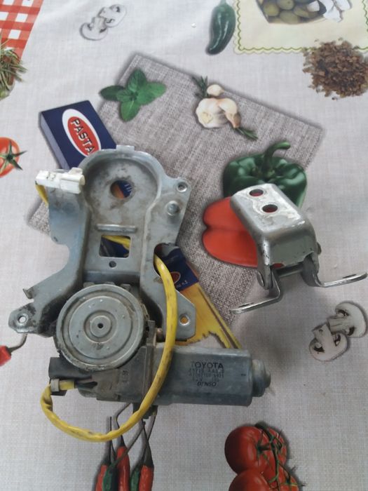 Электроподьемник камри20.25.