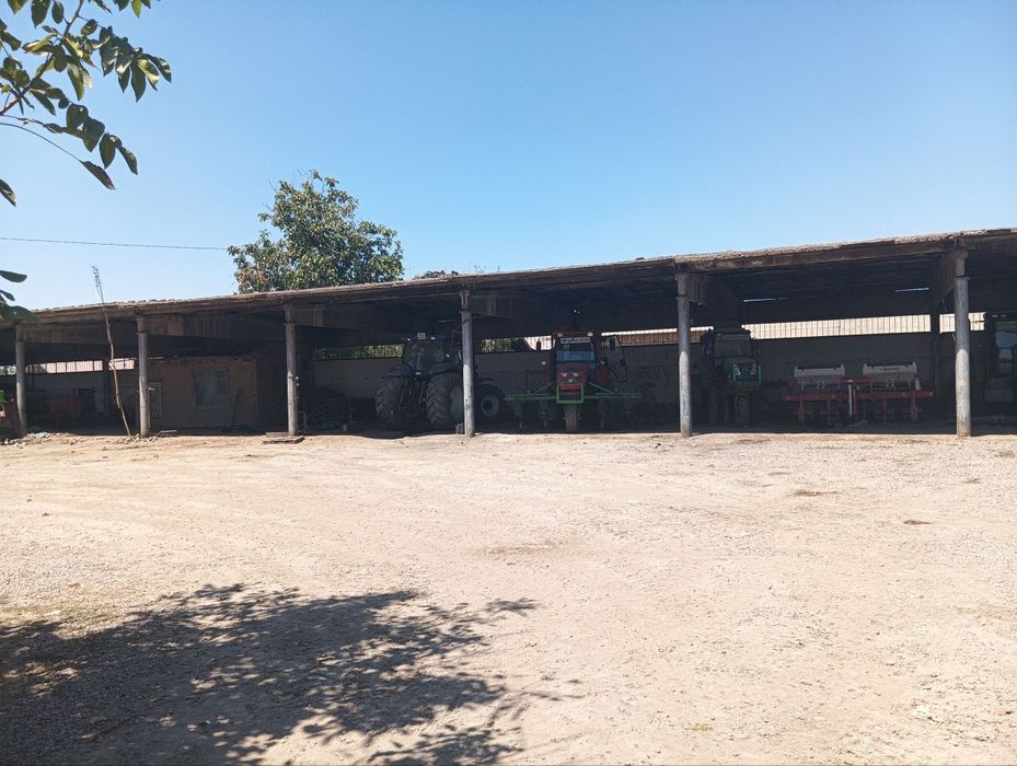 Нотурар бино иншоати сотилади. 
77 сотих.