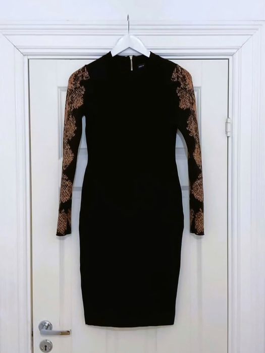 Karen Millen елегантна рокля с акцент на гърба