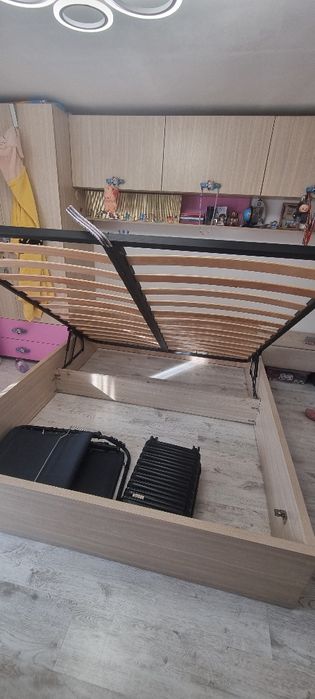 Pat 160/200 cu somiera rabatabila