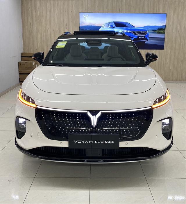Voyah Courage 570KM Elektr Full 4 AWD (2ta mator) 1 yil garantiya