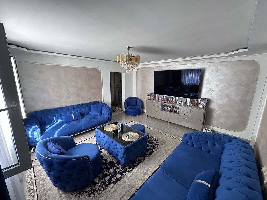 Vand apartament cu 3 camere