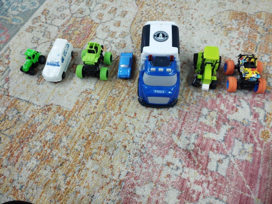 Продам машинки игрушки