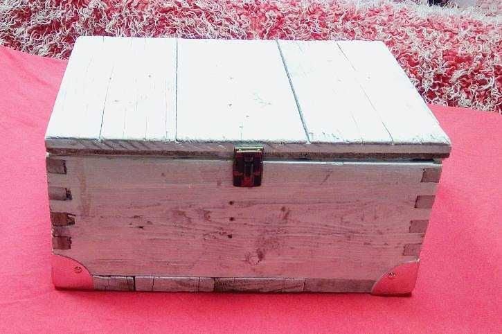 Декоративна кутия, съндъче стил винтидж - промишлен дизайн