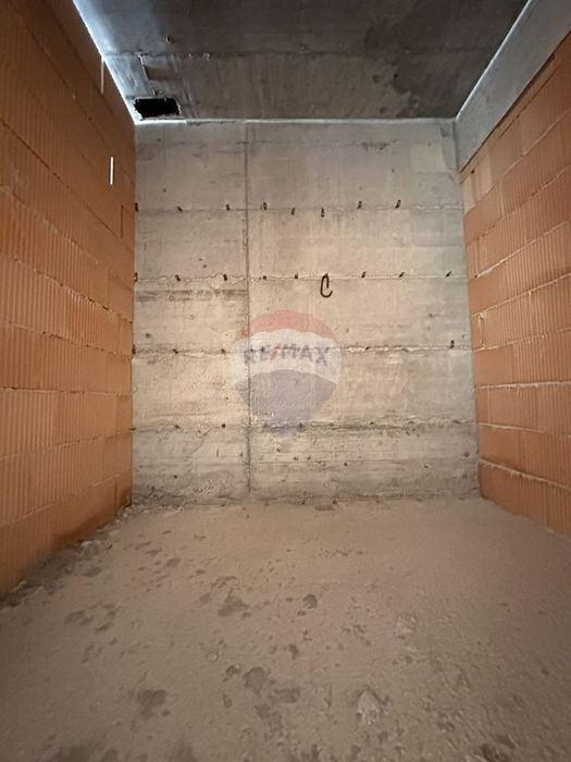 Продава се Двустаен апартамент в Варна, Цветен квартал - 73 кв.м за 1548 €/кв.м - Снимка #3