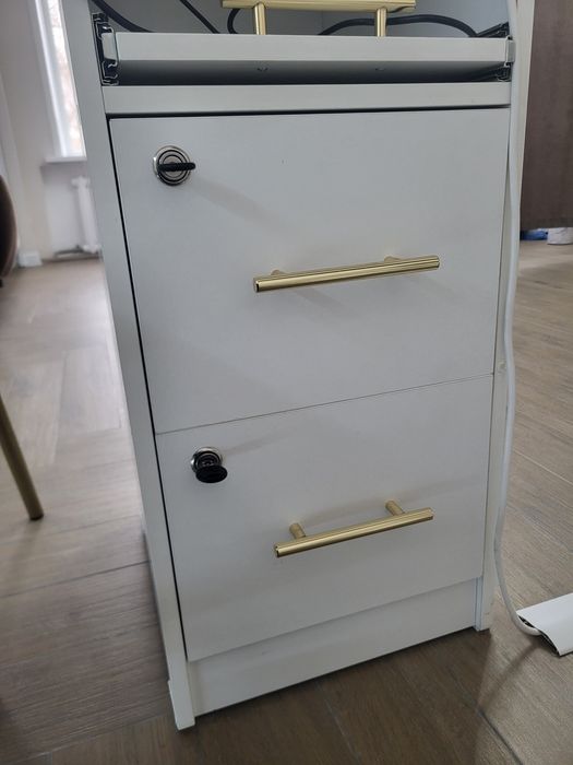 Сдается маникюрный стол