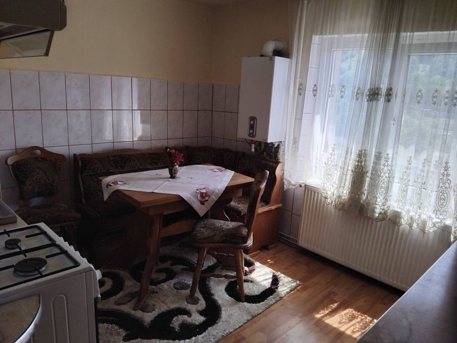 Închiriez apartament.