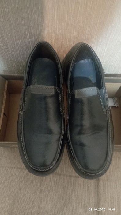 Детская обувь продается