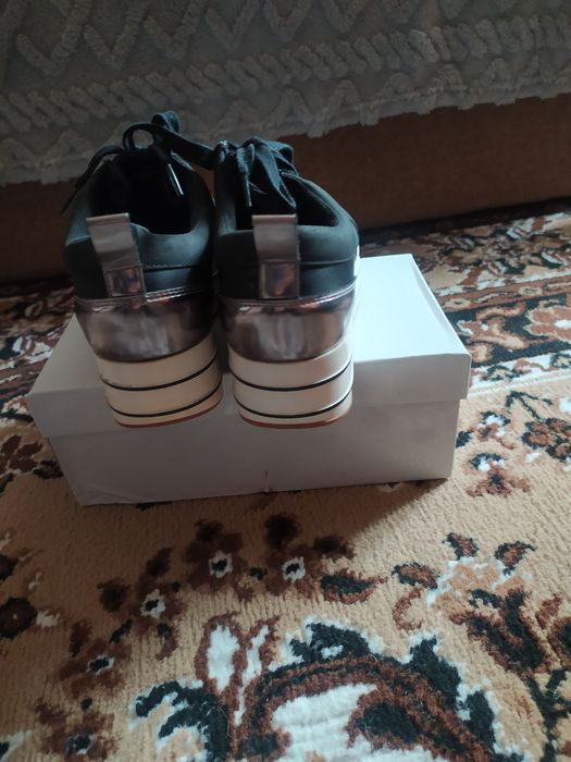 Женские кроссовки Zara размер 39