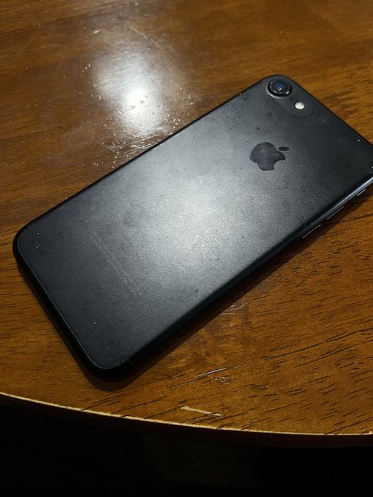 Продам IPhone 7 б/у