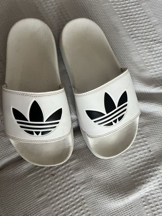 Сланцы фирмы adidas