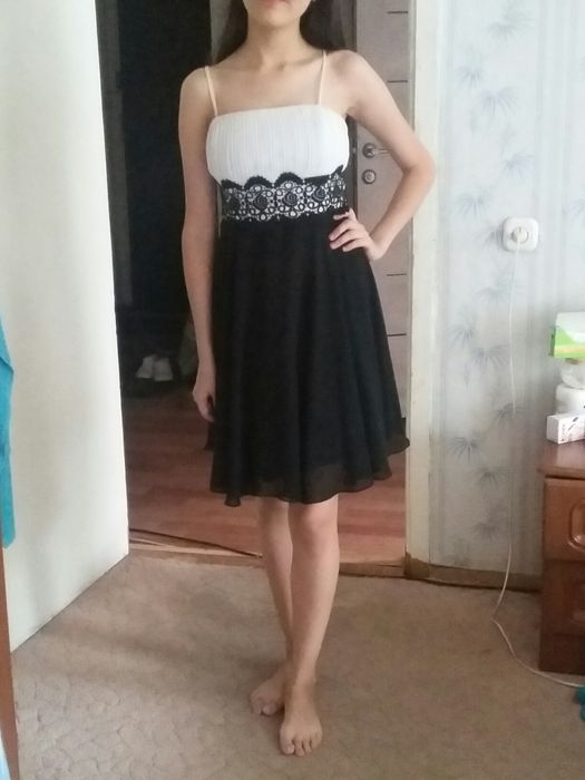 Платья (листайте фотографии)