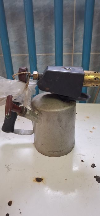 De vanzare trusa scule , pompa de benzina,nicovala de cizmarie