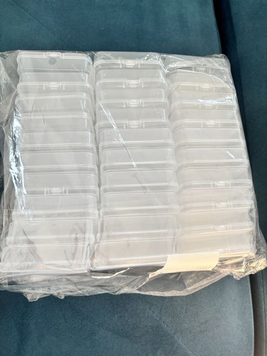 Vand un set de cutii de plastic-60 bucati