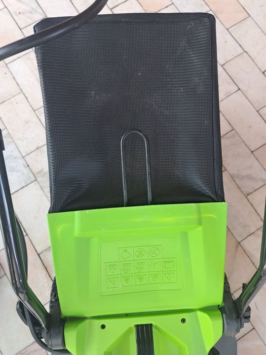 Mașina de tuns iarba Greenworks 40v