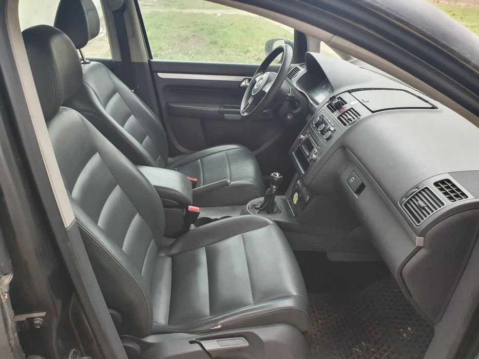 Dezmembrez vând piese Vw Touran  , 2012 , 1.4 benzină  , CDGA , 110 kw