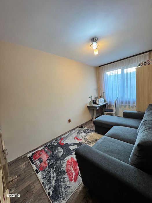 Apartament 3 camere de vanzare zona Sasar