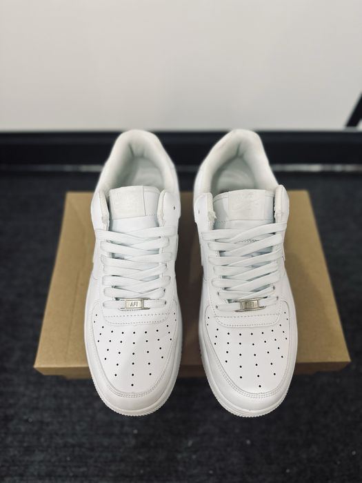 Продам кроссовки *NIKE AIR FORCE 1*