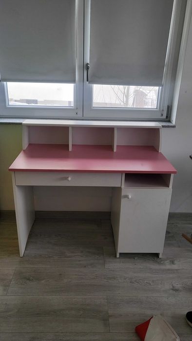 Pat tip căsuță pentru 2 copii + 1 birou roz