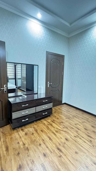 Мебель для спальни. Кровать, прикроватные тумбочки, трюмо шефонер