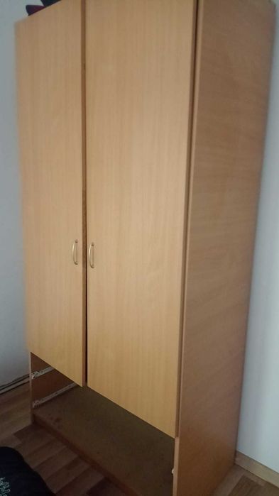 Vand biblioteca , 2 dulapuri haine si 2 canapele extensible