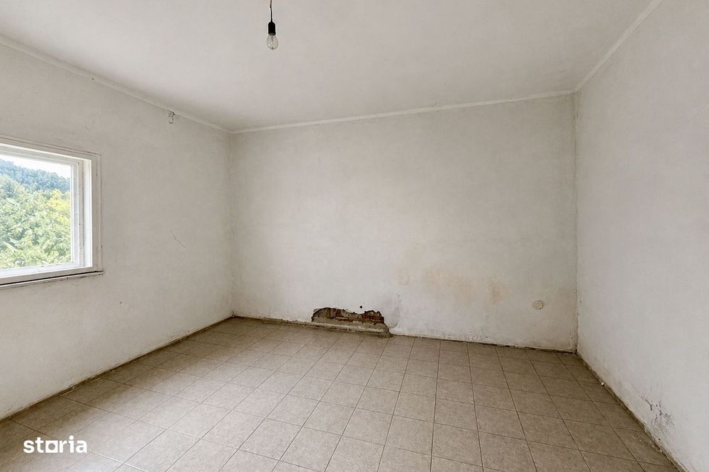 Casă din cărămidă, 6 camere, zona Pârneava, str. Eftimie Murgu