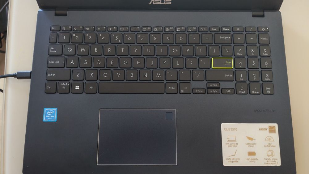 Asus E510 Intel Pentium 256gb нова батерия