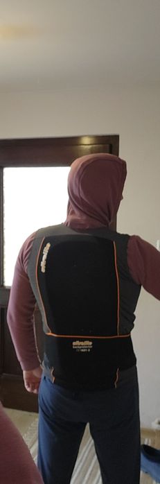 Vând protecție coloană, sport