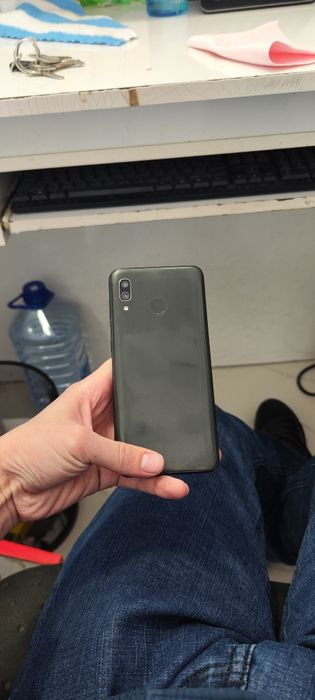 Samsung A20 juda arzon kerak