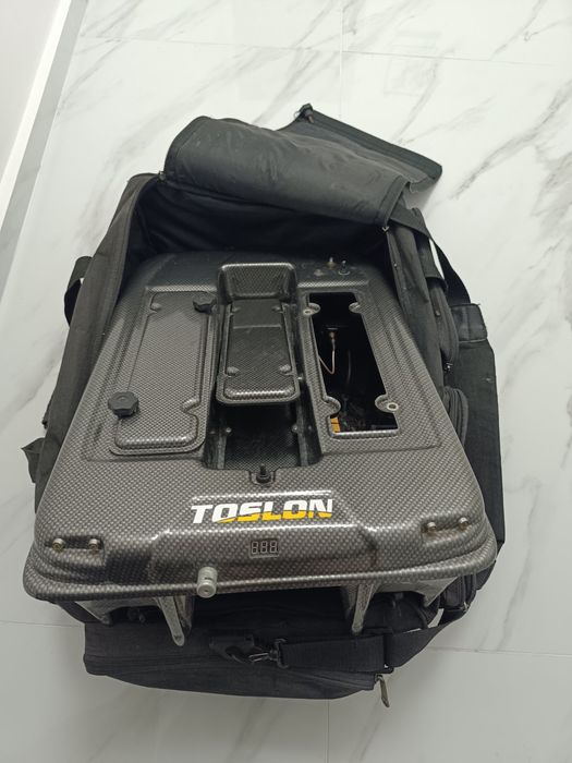 Лодка за захранка TOSLON, сонар, дистанционно, сакове и батерии перфек