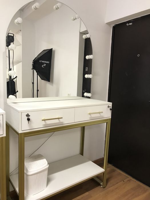 Визажный стол для макияж