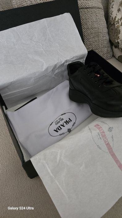 Продам кроссовки мужские PRADA