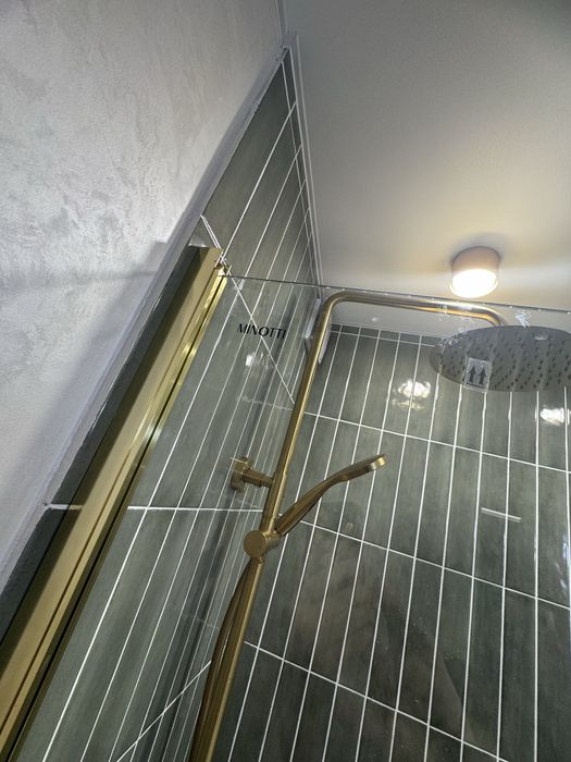 Продам стекляную шторку Minotti