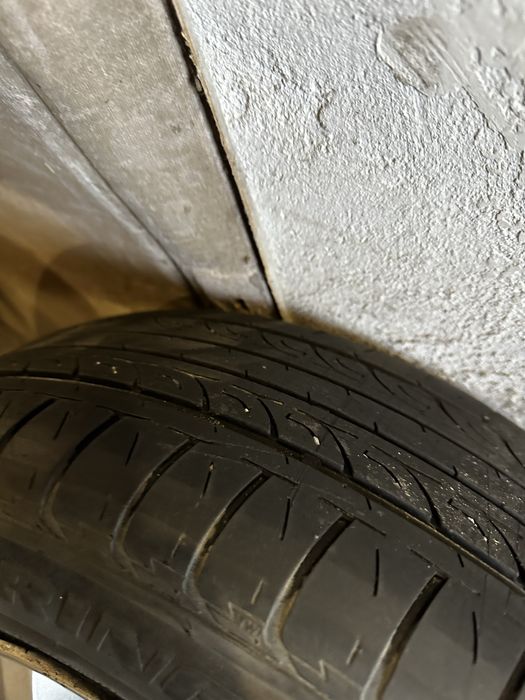 185/65/14 Комплект резины с дисками.