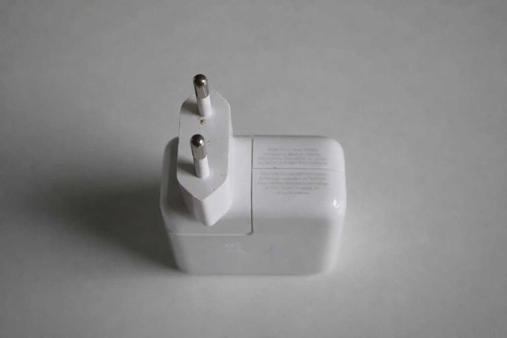 Apple A1003 Оригинално Зарядно за iPod FireWire Адаптер Перфектно Състояние Без Кабел