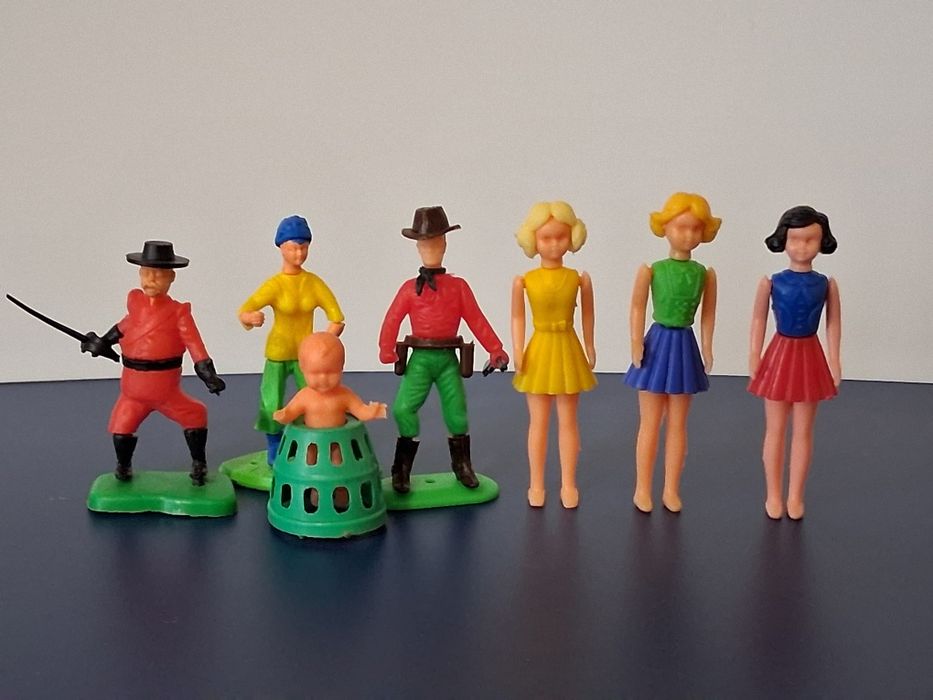 ЛОТ Стари Играчки от Шоколадови Яйца Kinder