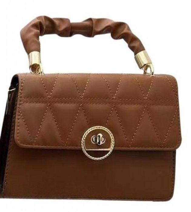 Чаровна дамска чанта в комплект с портмоне