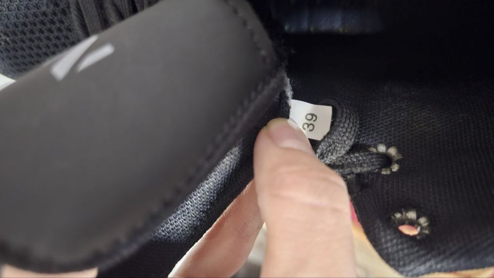 Кроссовки Needus