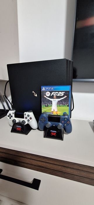 PS 4 PRO 1TB,2 manete si statie incarcarr