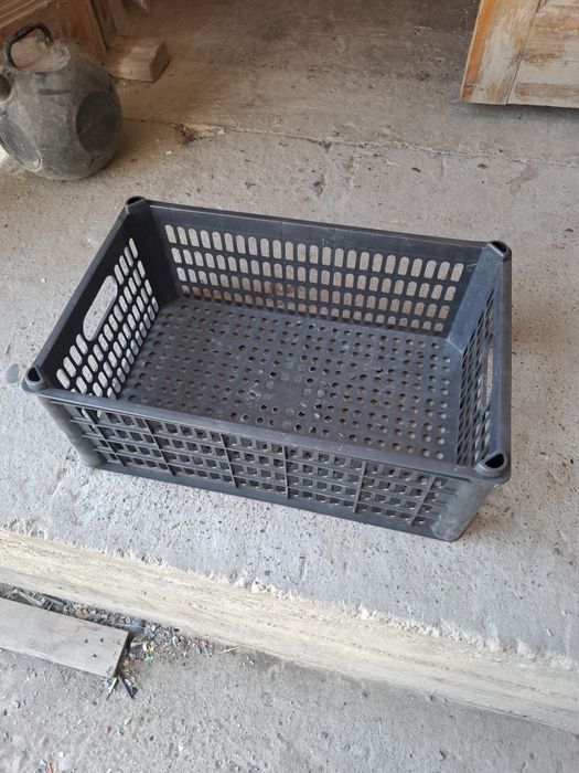 Пластмасс ящиклар сотилади оптом.