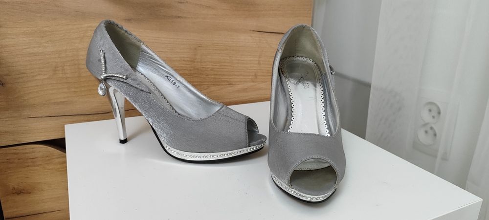 Вечерние туфли в отличном состоянии 35-36р