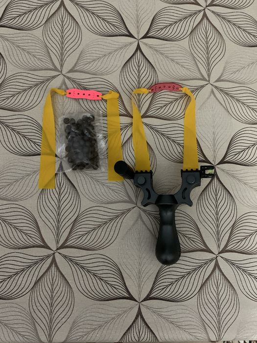 Лазарна ловна прашка с подарк 100 броя топчета цената е 20€