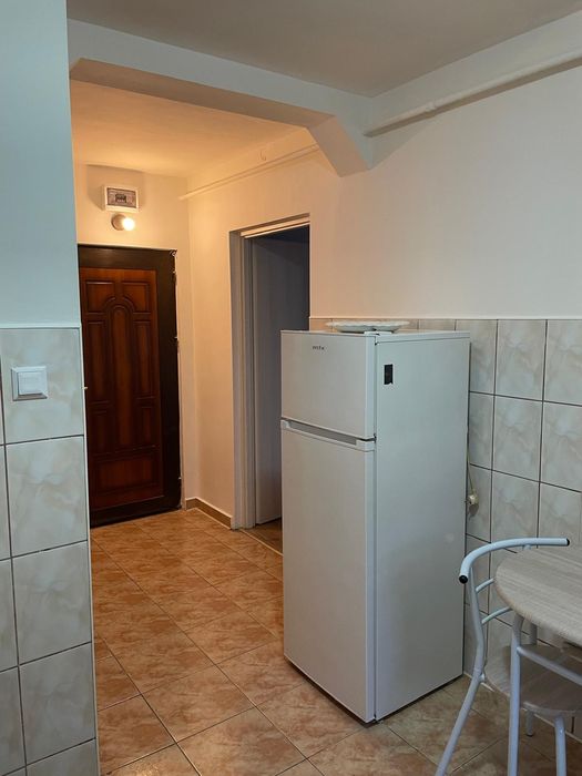 Închiriez garsoniera