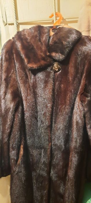 Норковая шубка с капюшоном