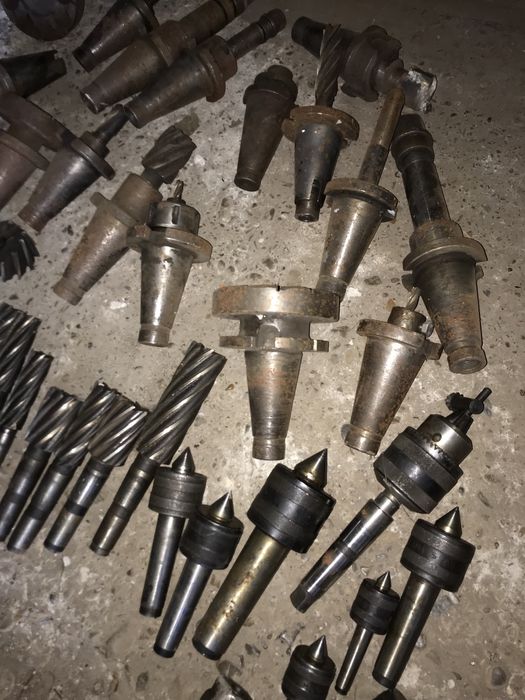 Conuri, freze, mandrine, cutite strung