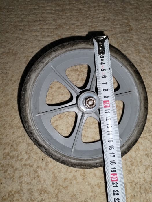 Колеса от инвалидной коляски для тачки